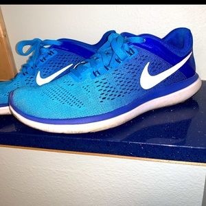 Nike Tennis Shoes